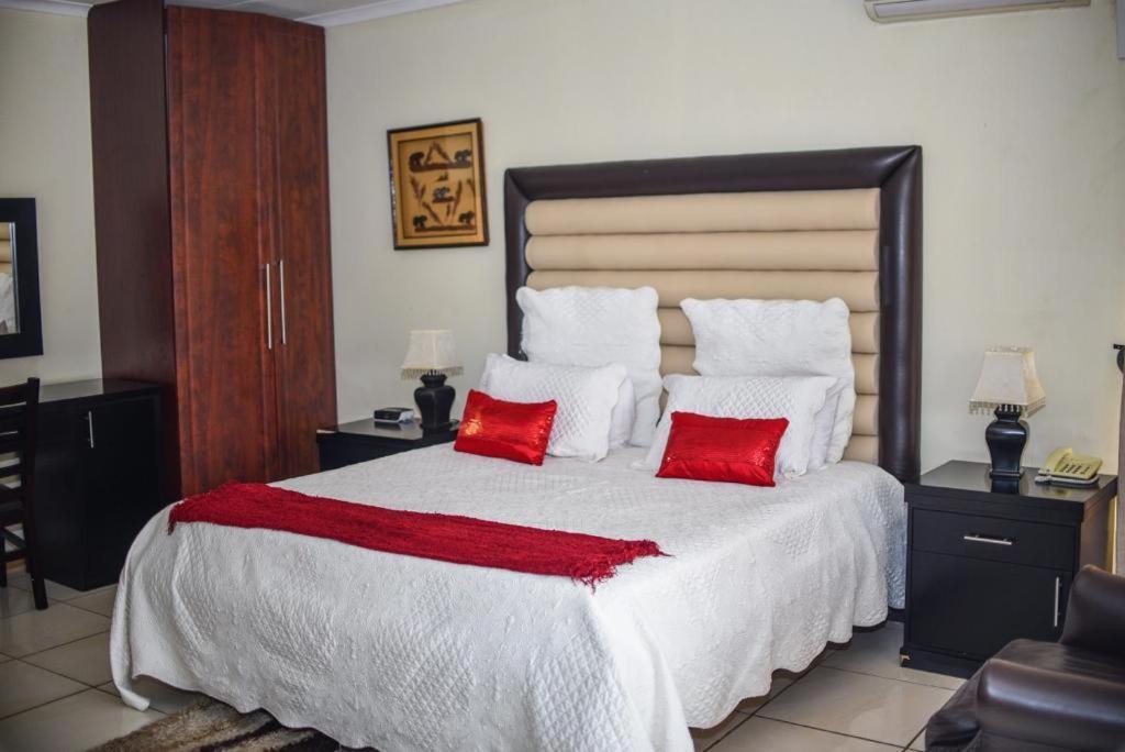 Tshedza Guest Lodge Louis Trichardt Bagian luar foto